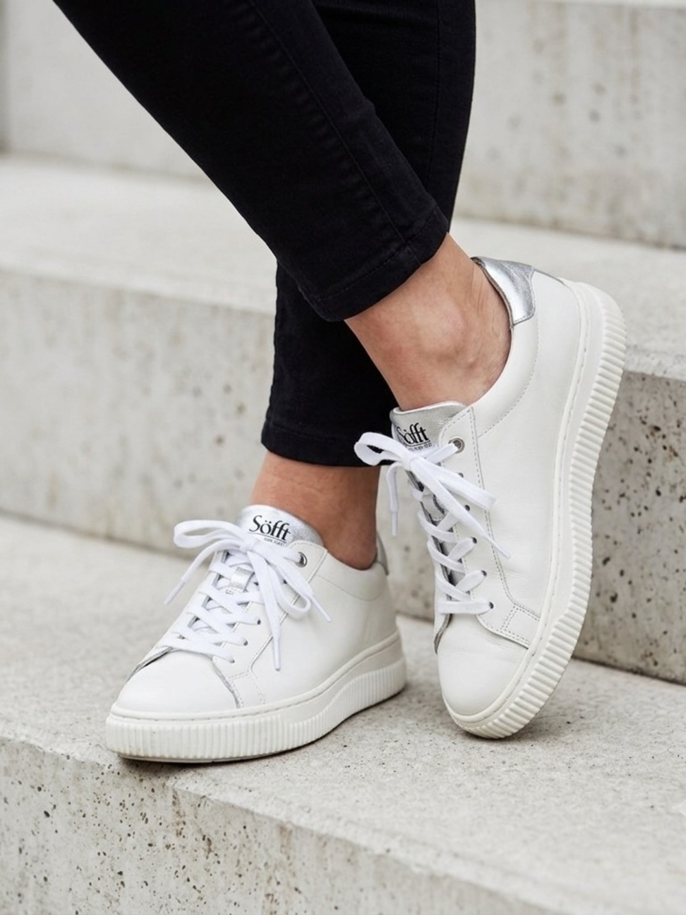 Söfft White Leather Lace Up Sneakers Metallic Silver Heel Accent Women’s Size 7M